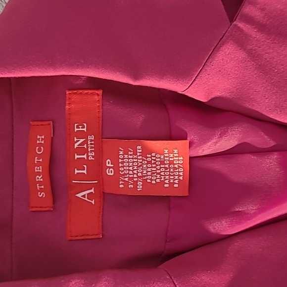 A/ LINE petite 6 stretch lined jacket. Fushia. Button front m, 2 front pockets. - Picture 2 of 4
